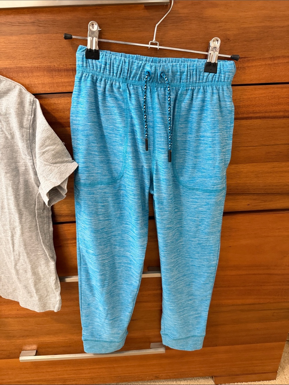 Hanna Andersson Kids Gray Tee & Blue Jogger Pants Set - Picture 8 of 8